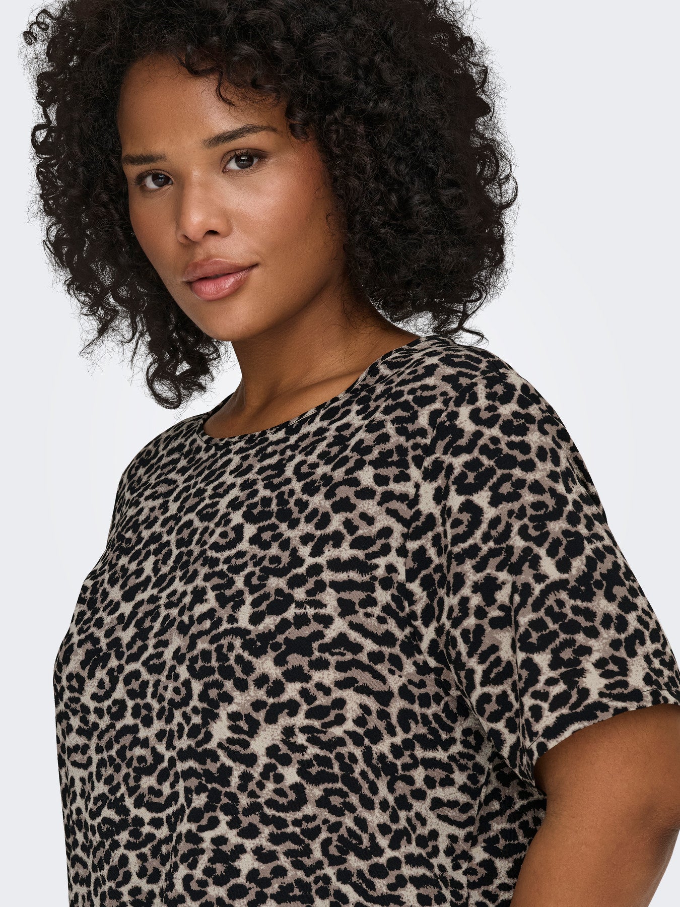 ONLY CARMAKOMA VICA S/S TOP WVN NOOS PUMICE STONE LEO