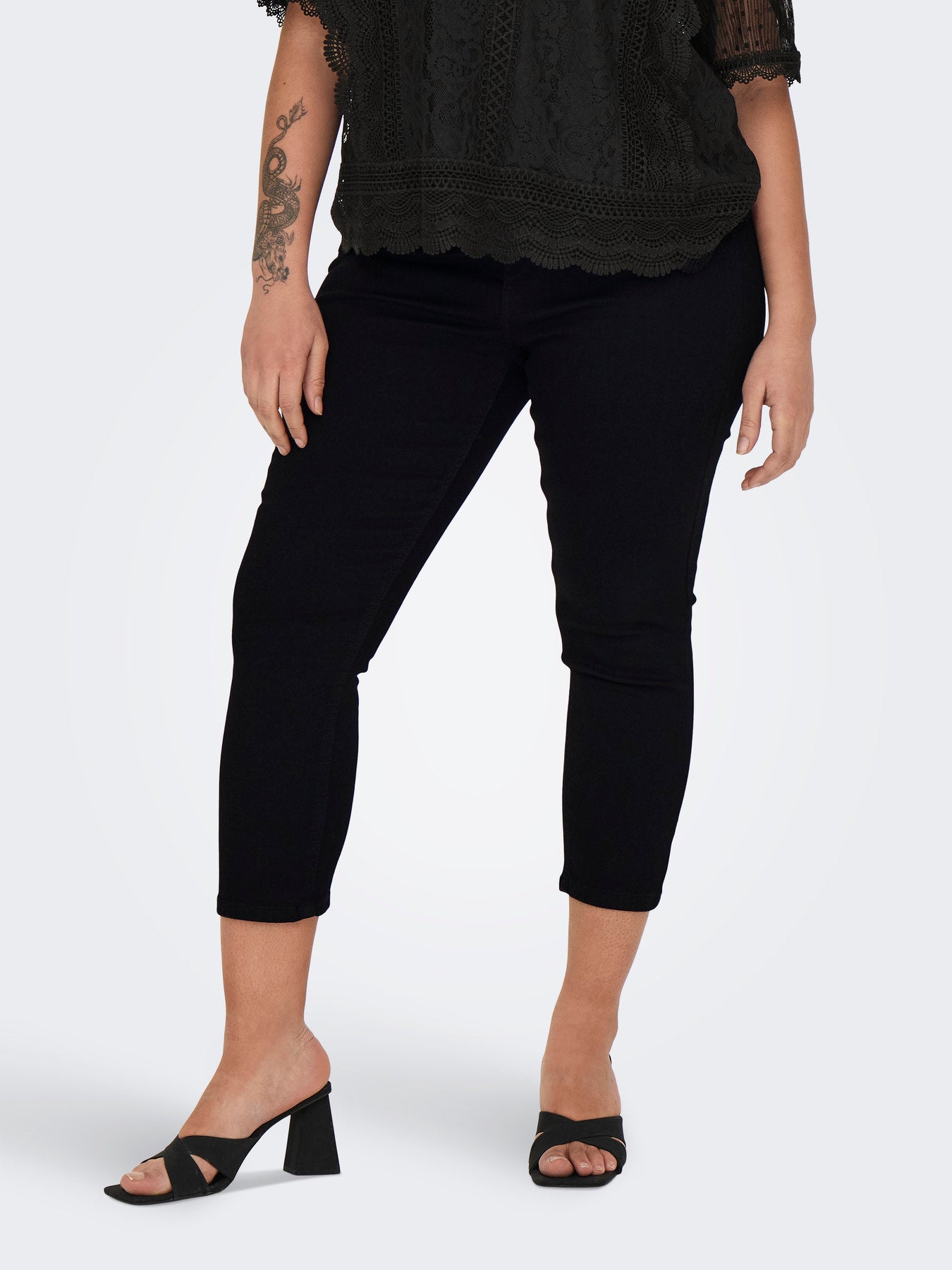 ONLY CARMAKOMA WILLY REG WAIST DNM CAPRI NOOS