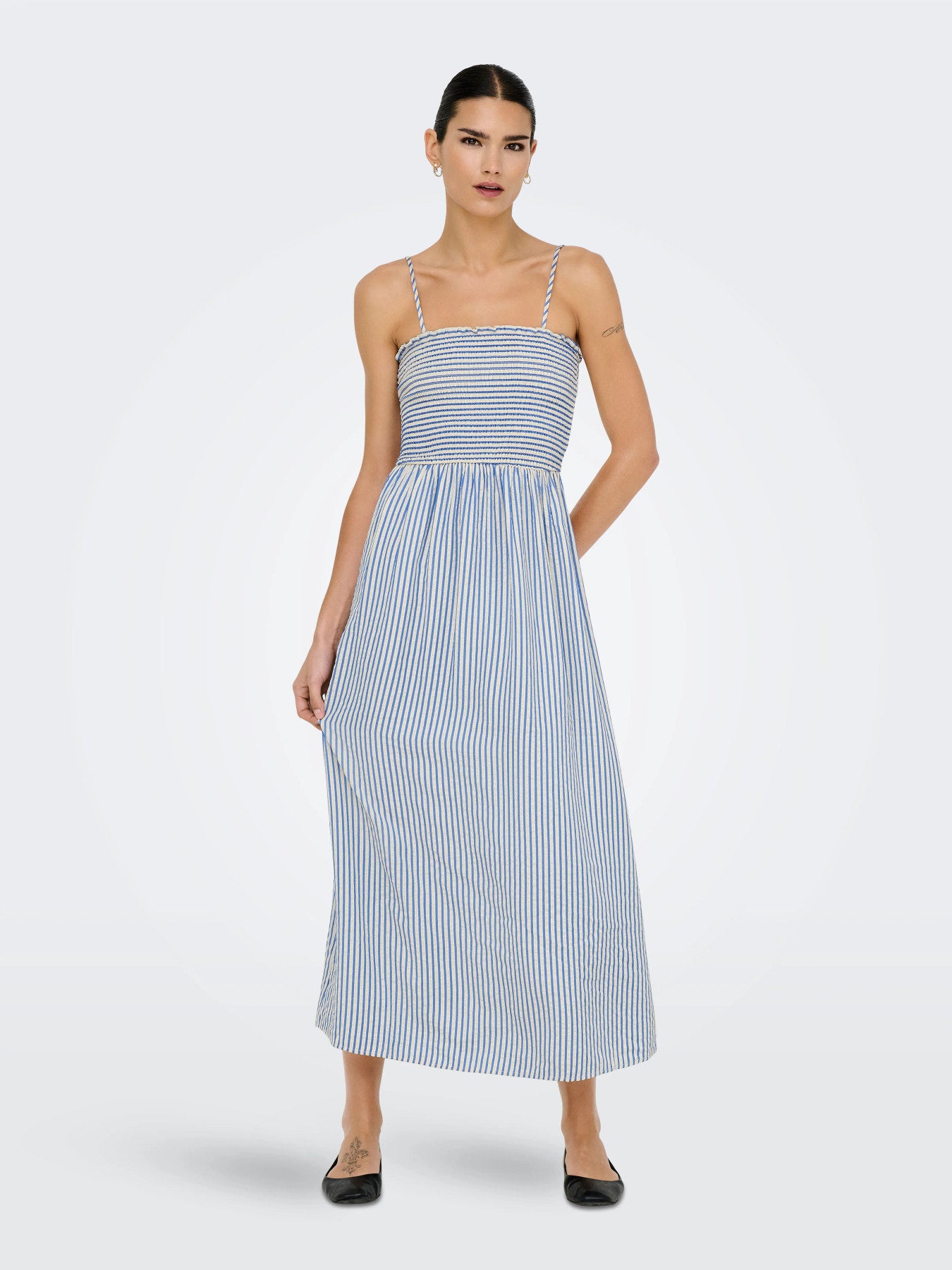 ONLY BARI STRAP SMOCK DRESS MOCH WVN BLÅ