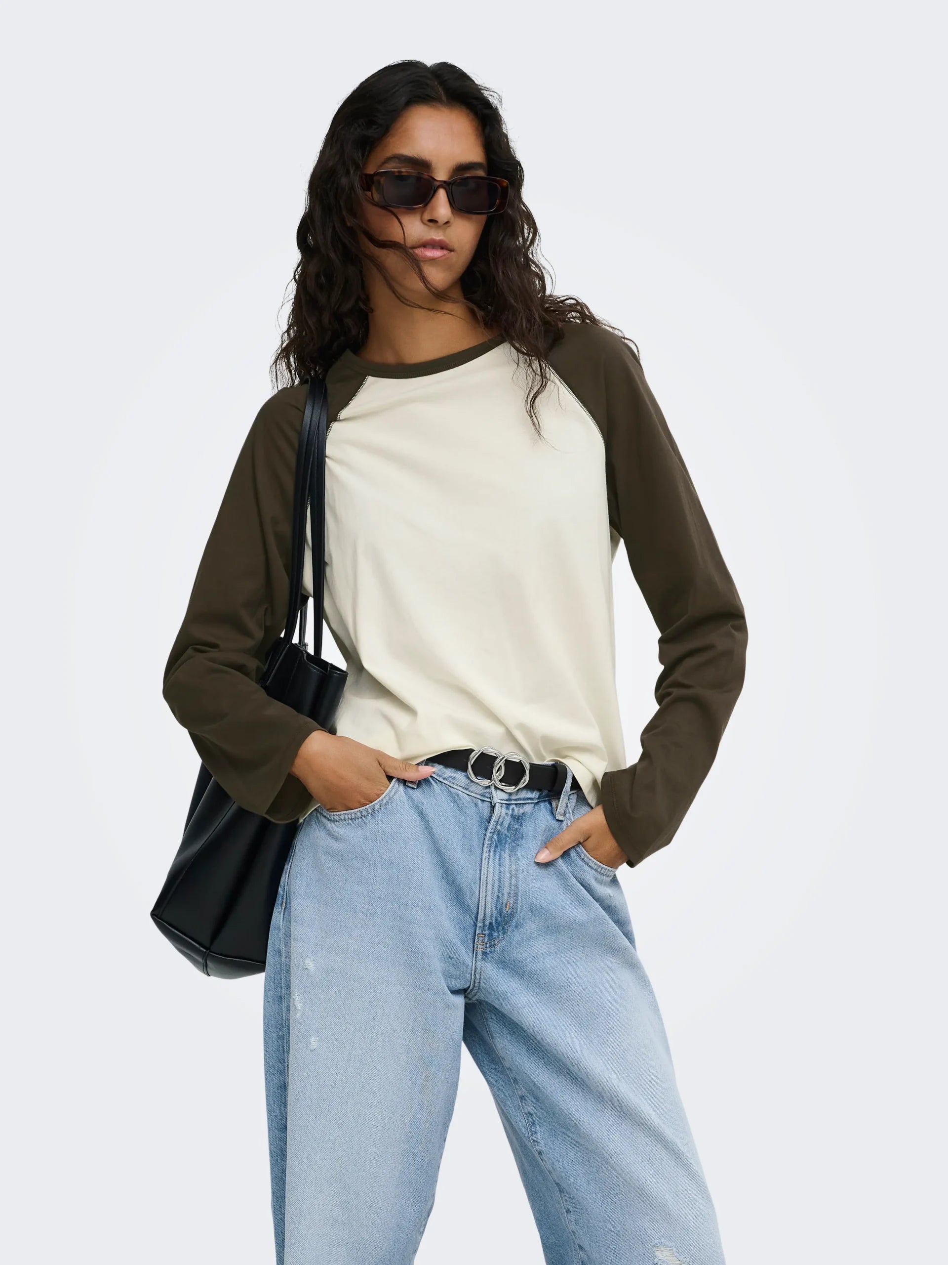 JDY JEANETT L/S RAGLAN CONTRAST TOP JRS Antique White BLACK OLIVE CONTRAST