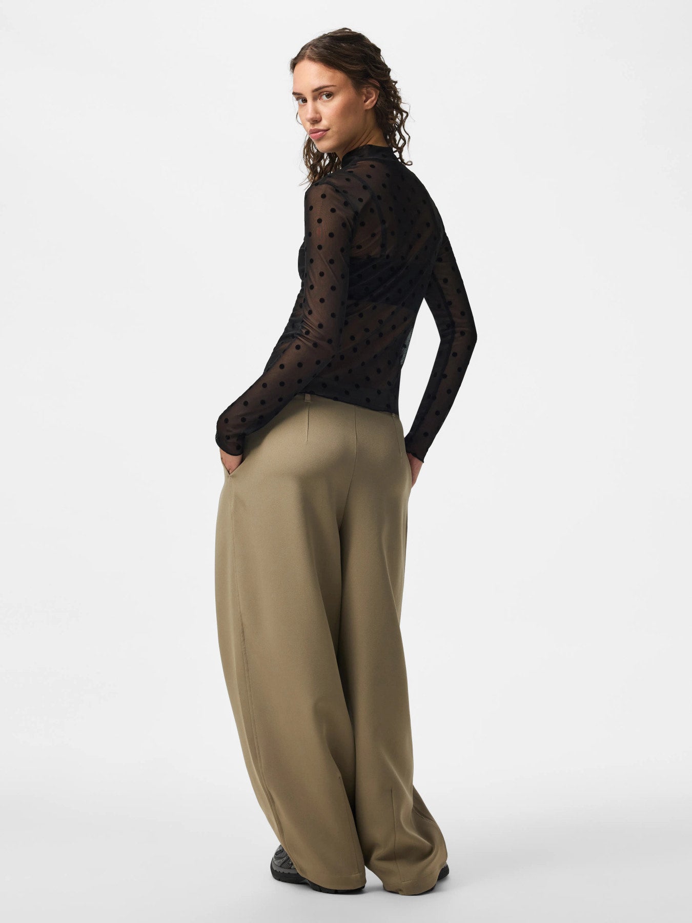PIECES JESHI LS HIGH NECK TOP JRS BC Black Dots