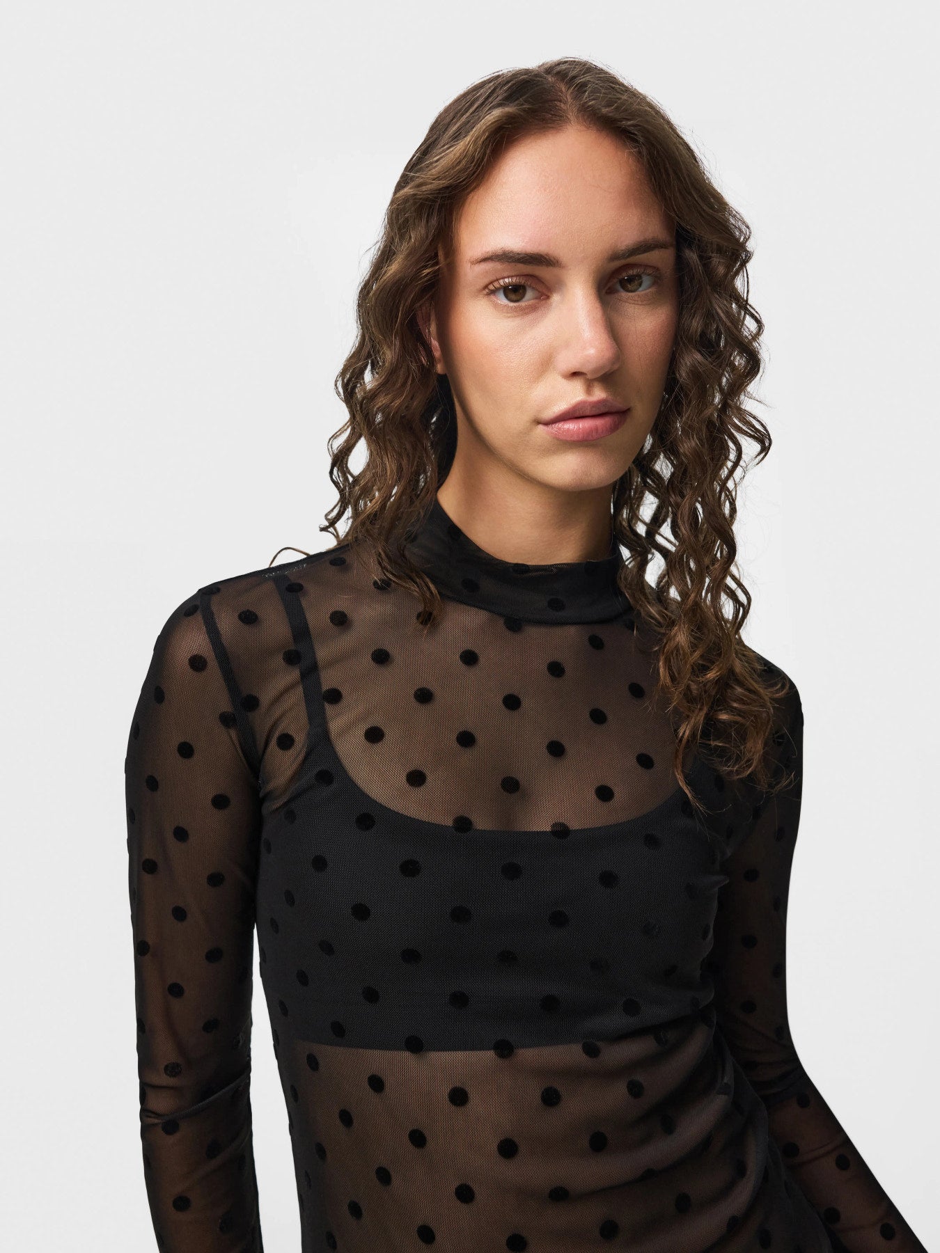 PIECES JESHI LS HIGH NECK TOP JRS BC Black Dots