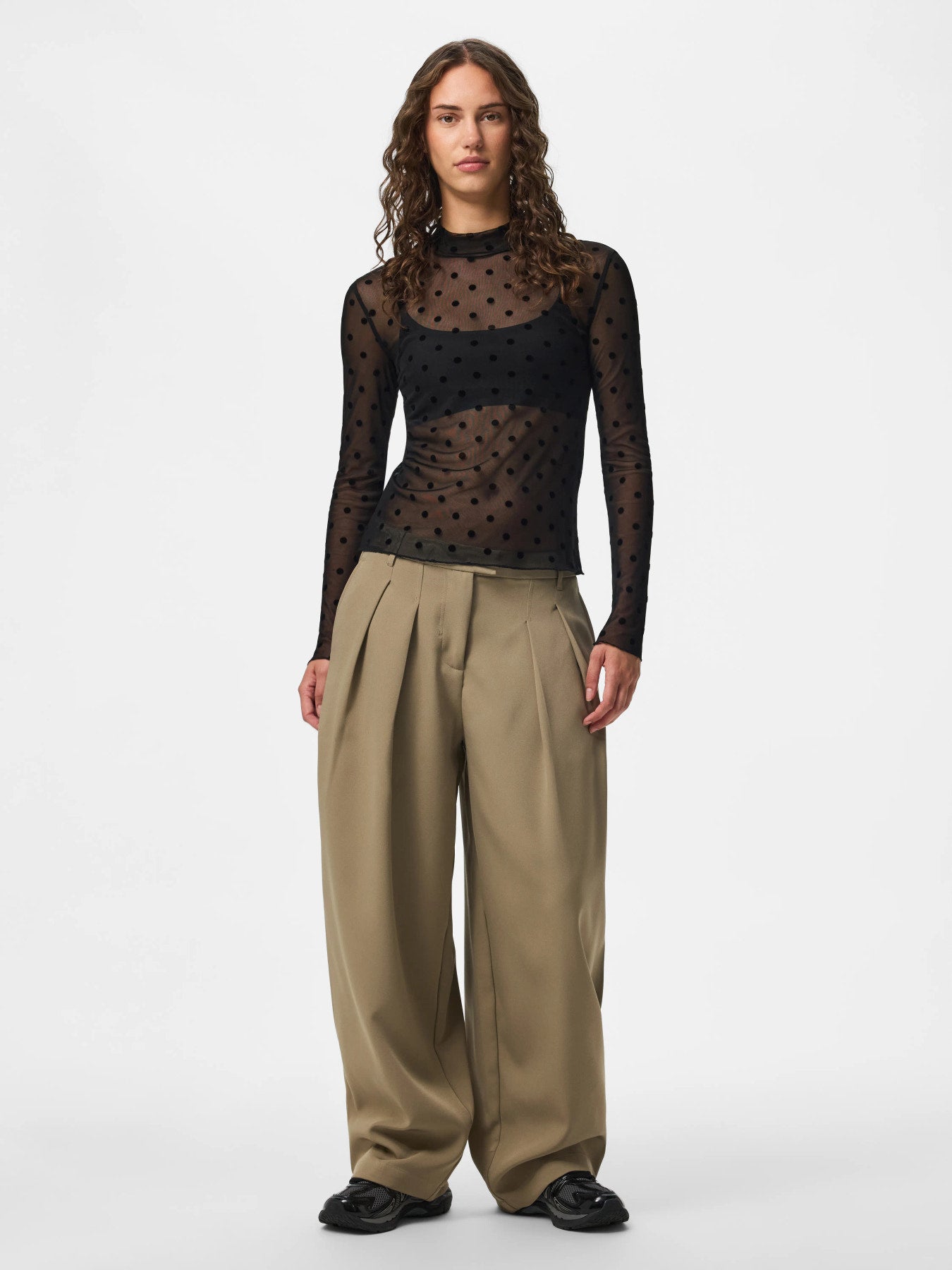PIECES JESHI LS HIGH NECK TOP JRS BC Black Dots