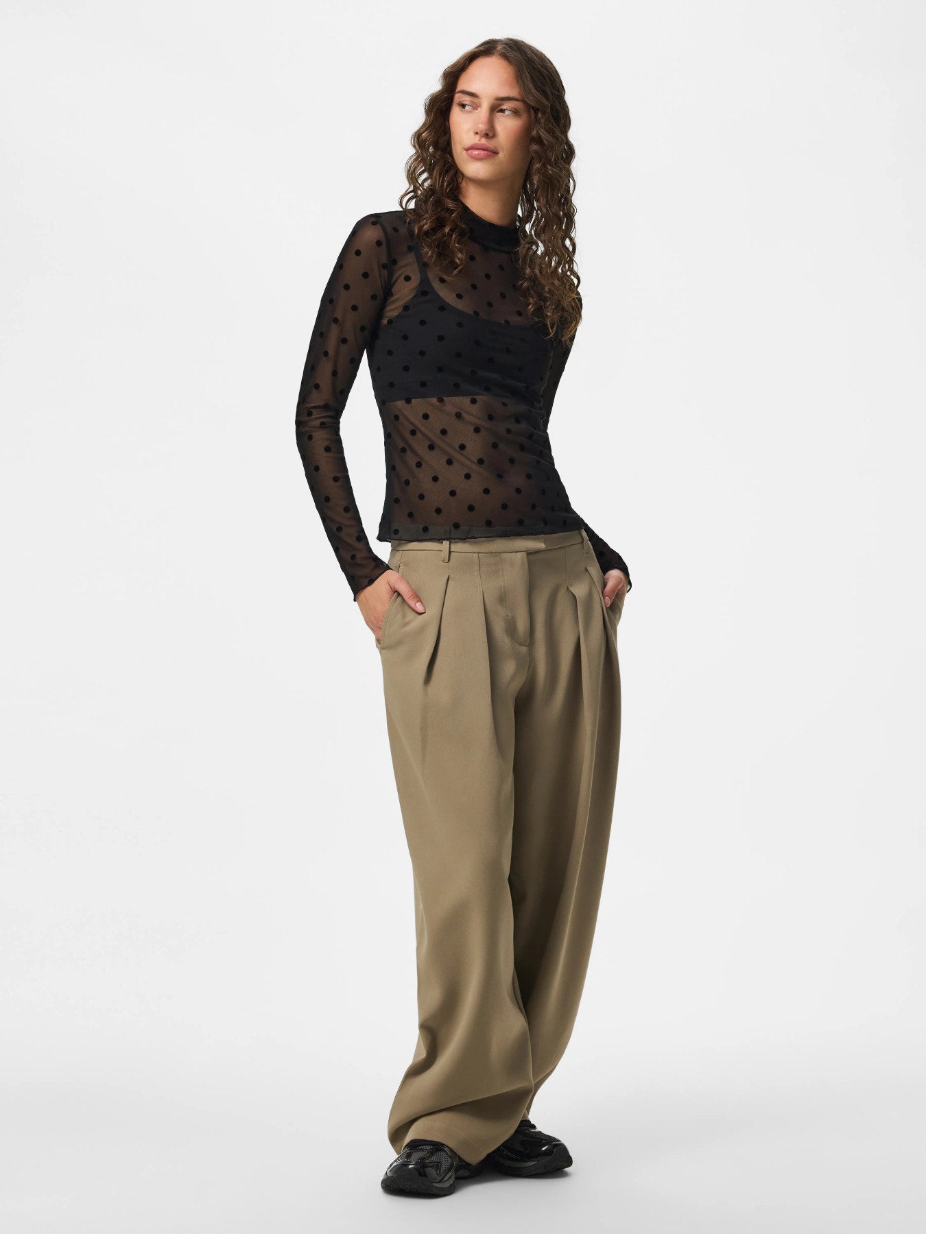 PIECES JESHI LS HIGH NECK TOP JRS BC Black Dots