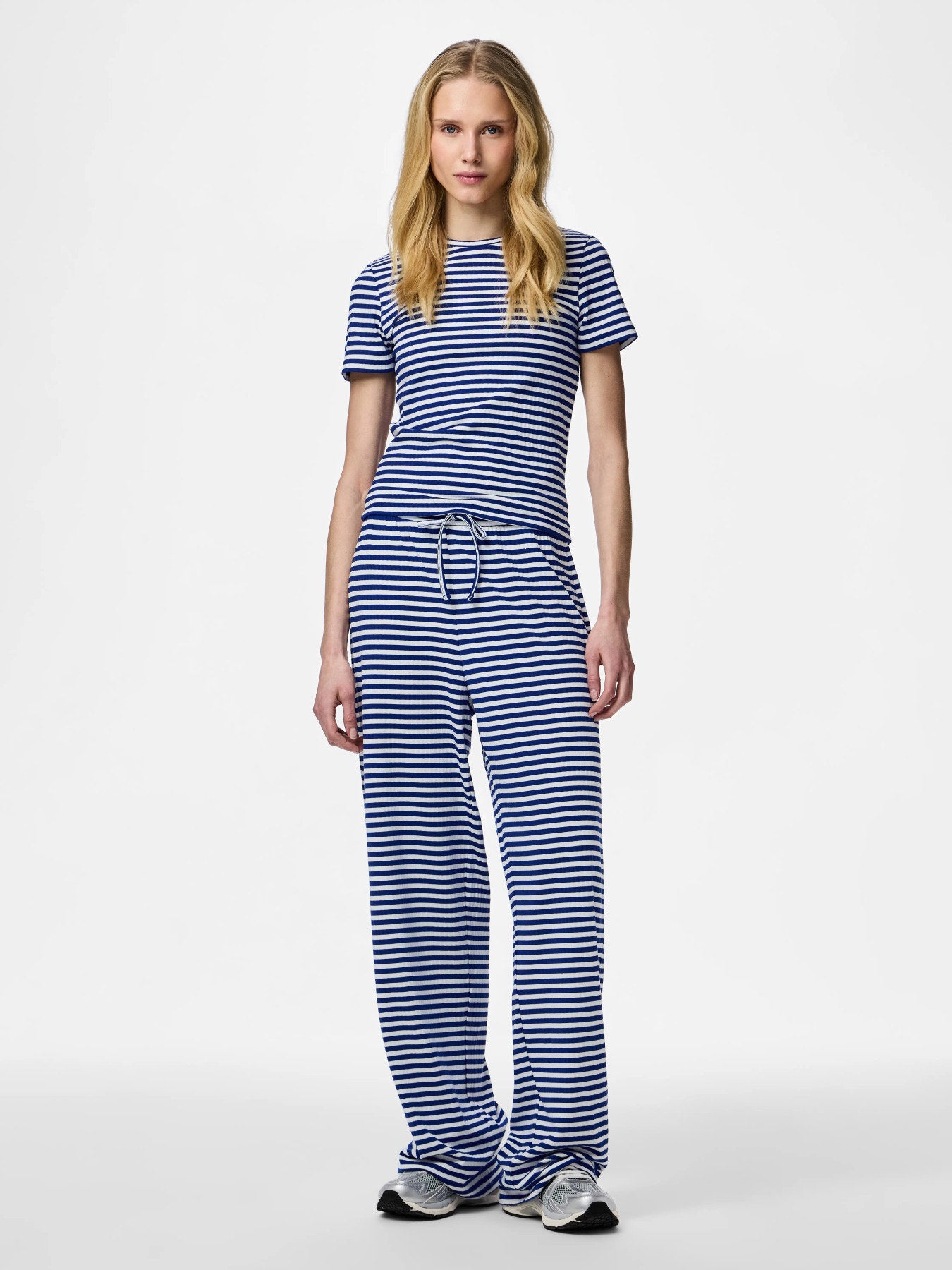 PIECES LAYA MW WIDE PANTS JRS NOOS BLUING BRIGHT WHITE