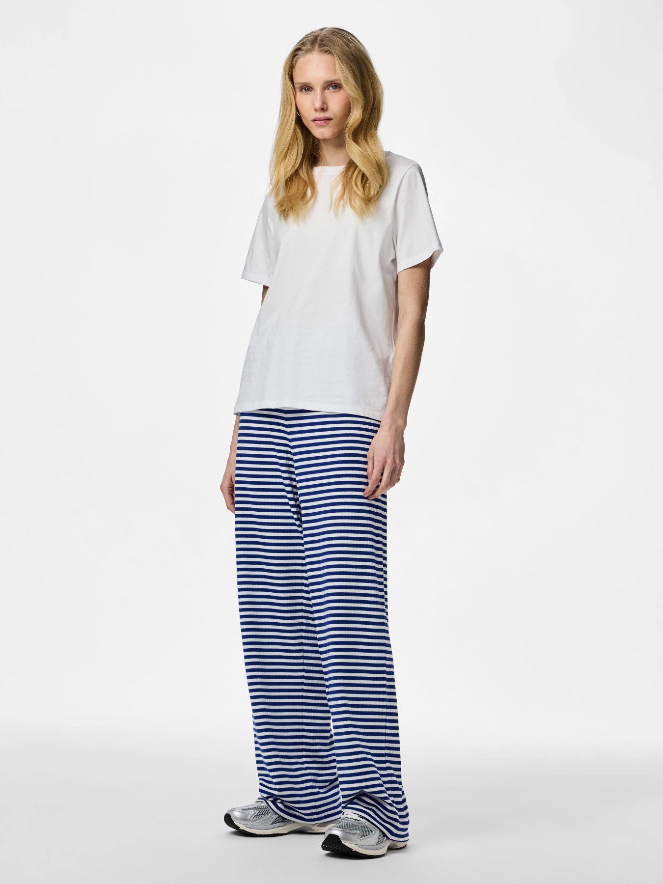 PIECES LAYA MW WIDE PANTS JRS NOOS BLUING BRIGHT WHITE