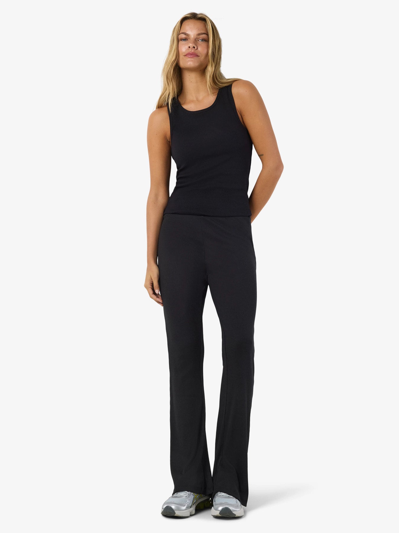 NOISY MAY PASA HW FLARED PANTS NOOS BLACK