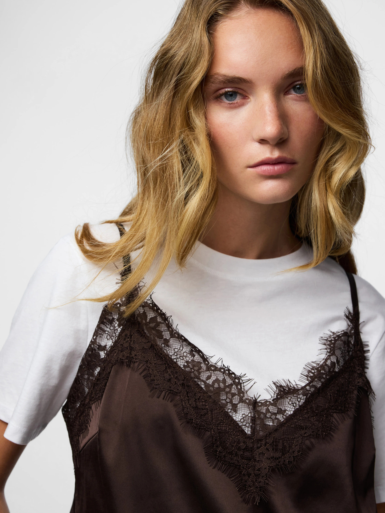 PIECES NOMI STRAP SATIN LACE TOP BRUN - Billede 4