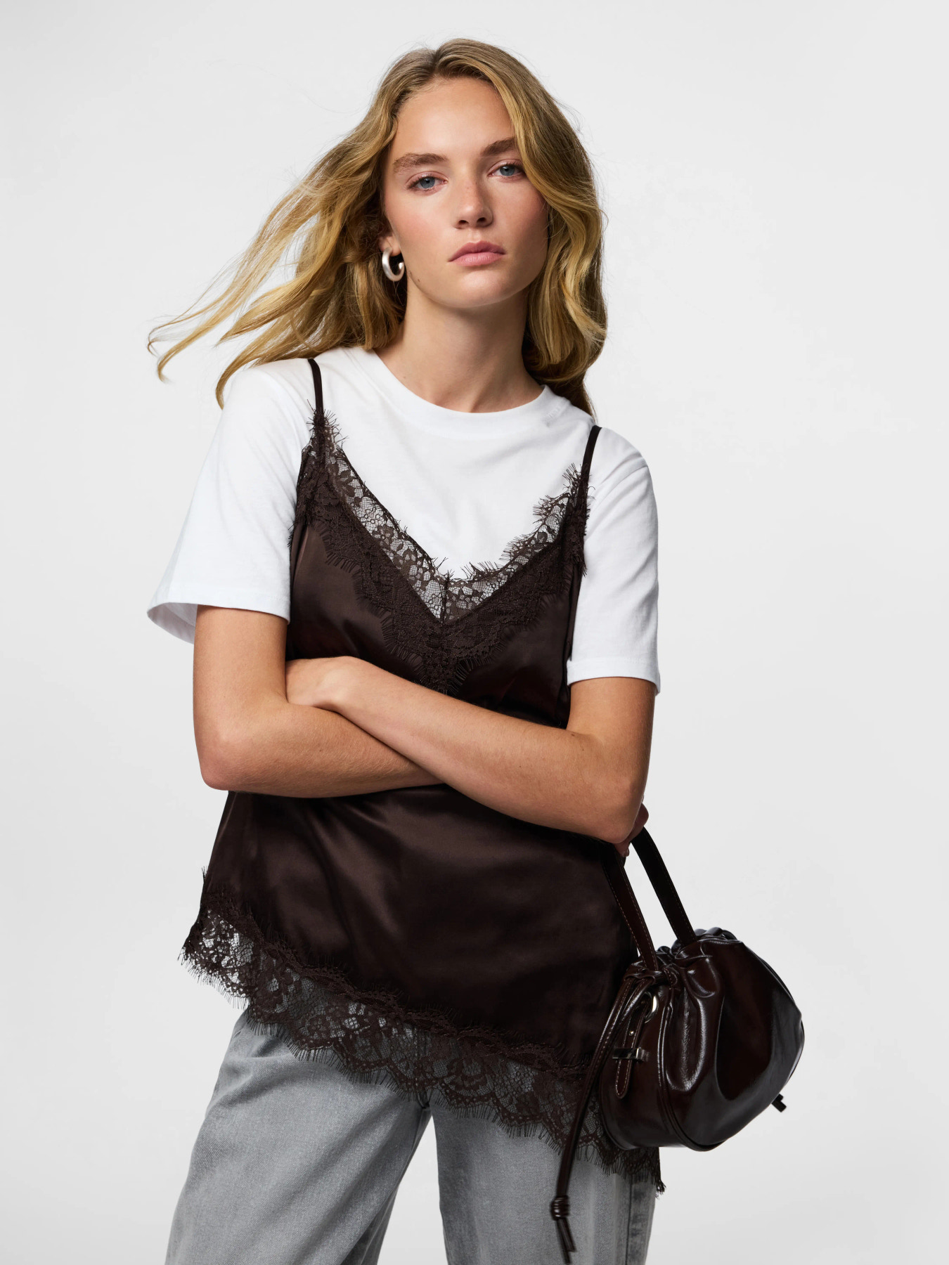 PIECES NOMI STRAP SATIN LACE TOP BRUN - Billede 2