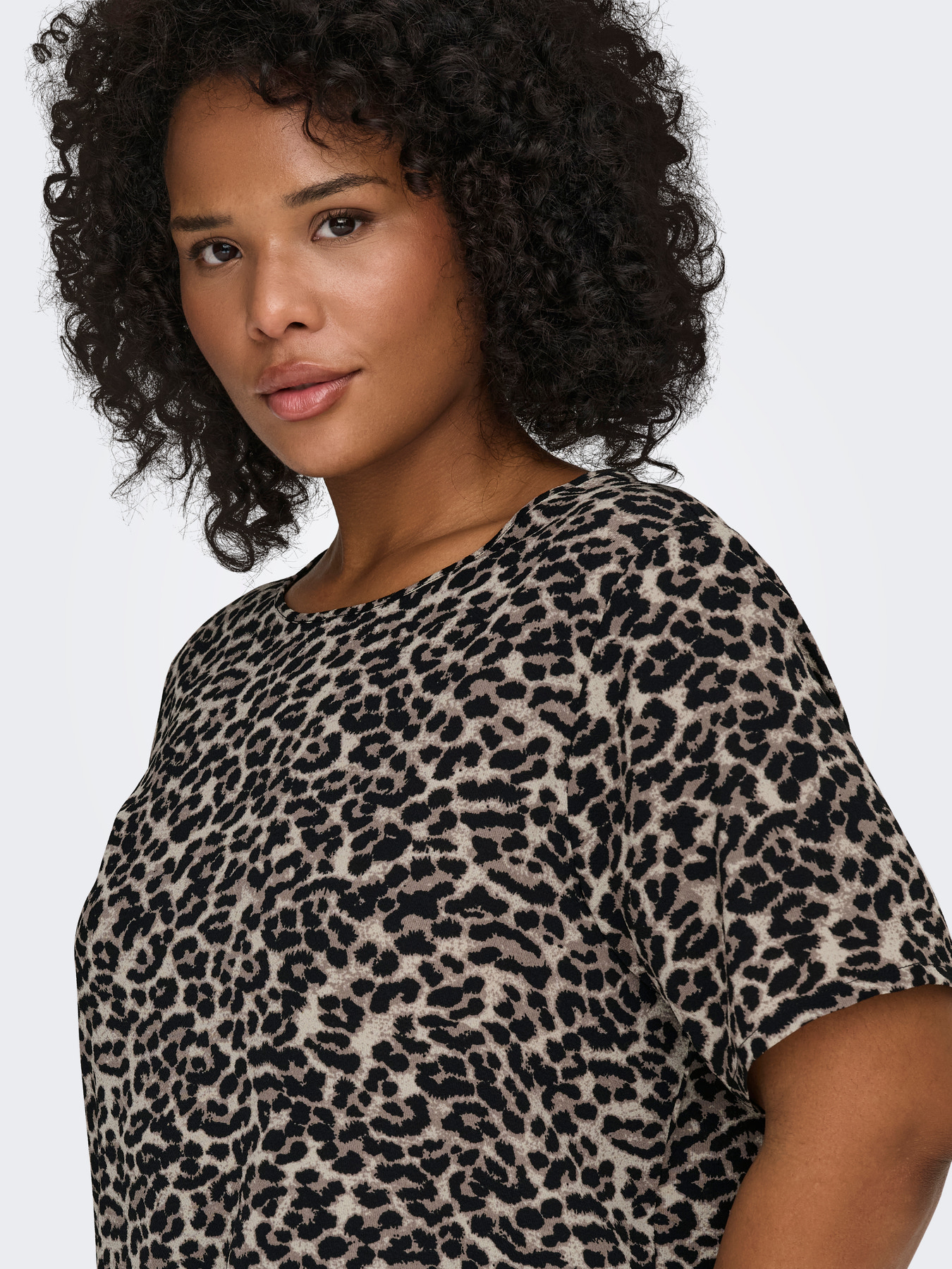 ONLY CARMAKOMA VICA S/S TOP WVN NOOS PUMICE STONE LEO - Billede 5